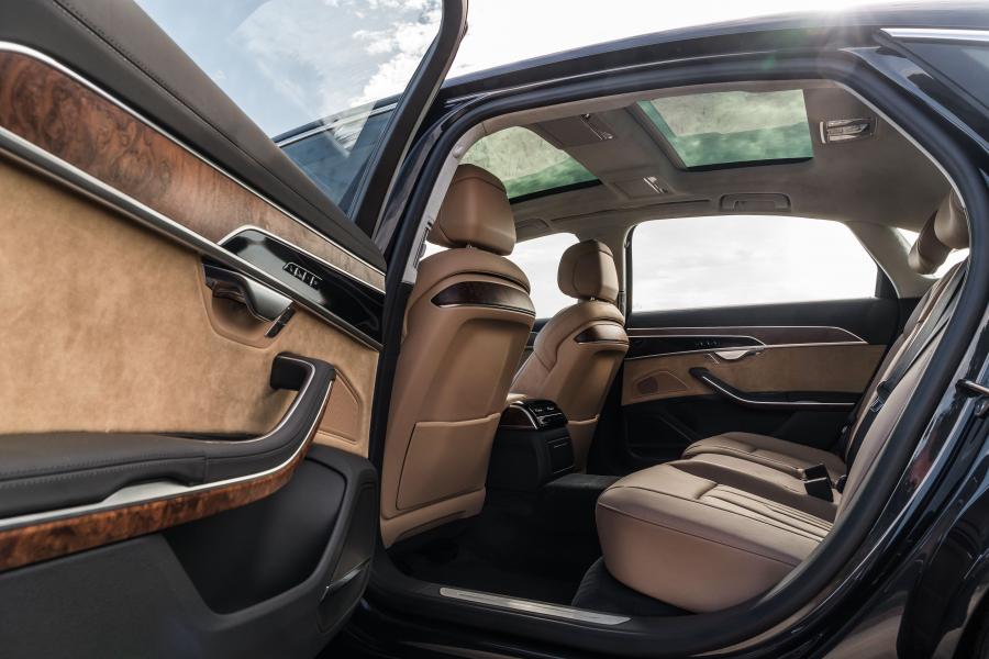 Интерьер Audi A8 L 3.0 TFSI Quattro (D5) 2018 года  (NA) (фото 20 из 40)